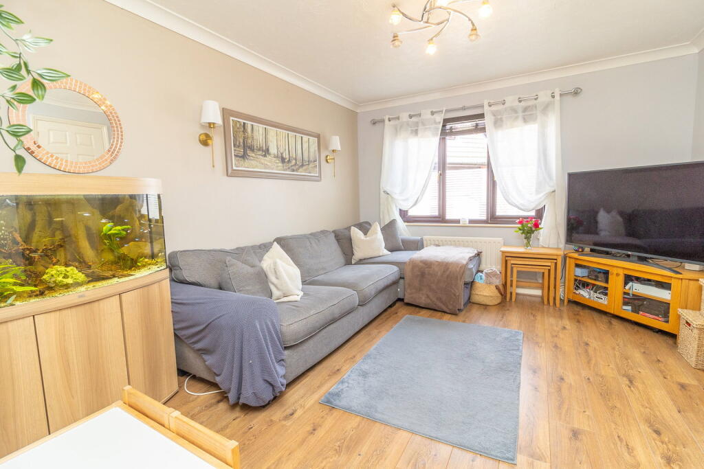 Elmfield Close, Potterspury, Towcester, NN12 7PE photo 4