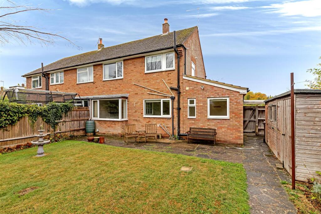 Wick Avenue, Wheathampstead, St. Albans photo 4