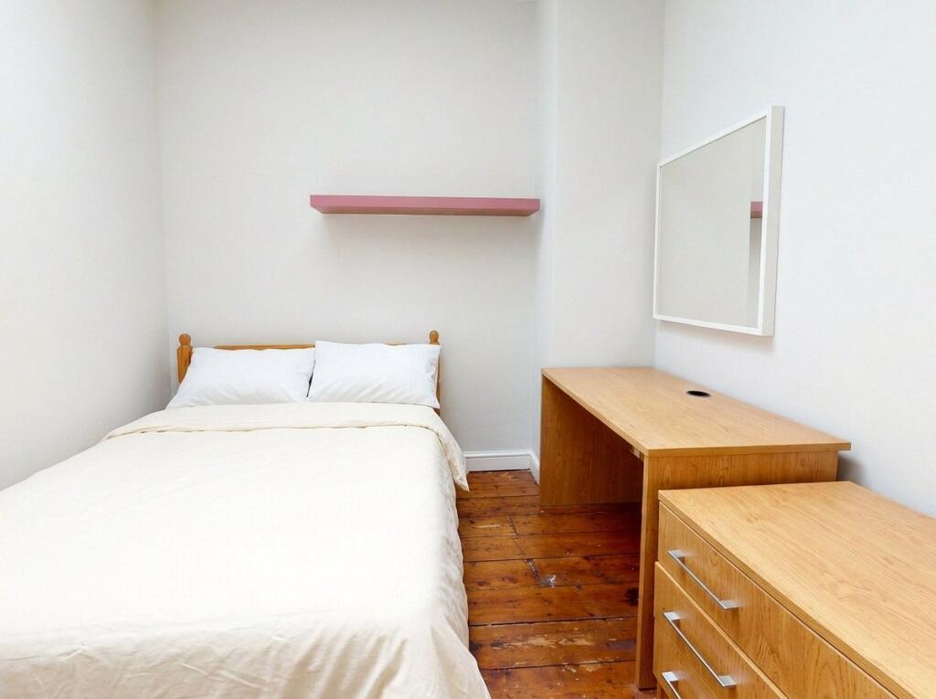 7 bedroom maisonette for rent