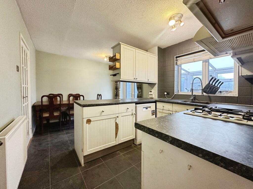 16, Haywain Close, Pendeford, Wolverhampton, WV9 5QQ photo 4