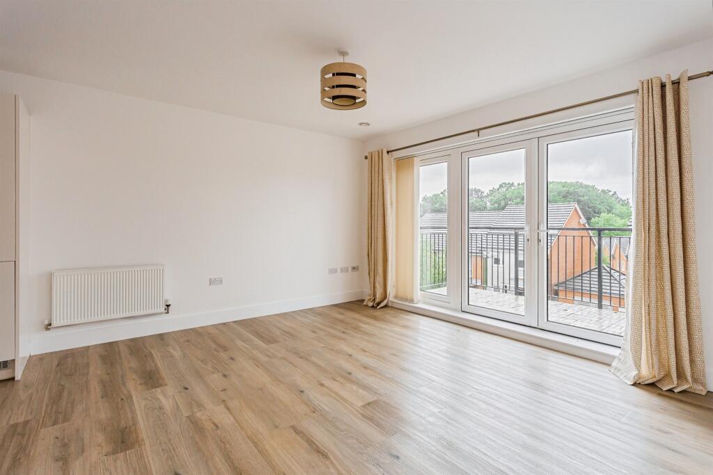 Apartment in Redhill - View 4