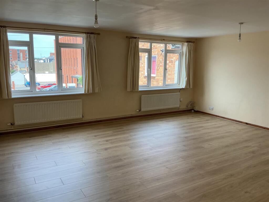 Apartment in Rugby, New Bilton - View 2
