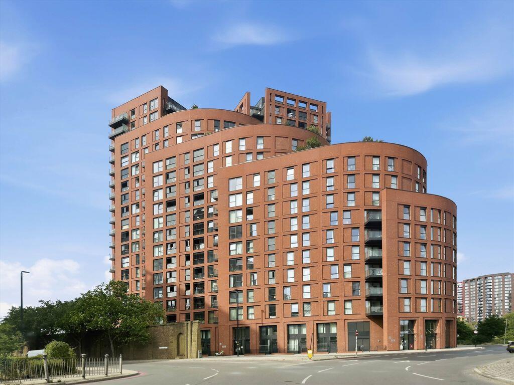 Silvocea Way, Royal Wharf - View 3