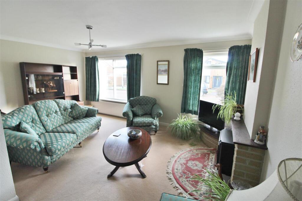 Peascliffe Drive, Grantham photo 2