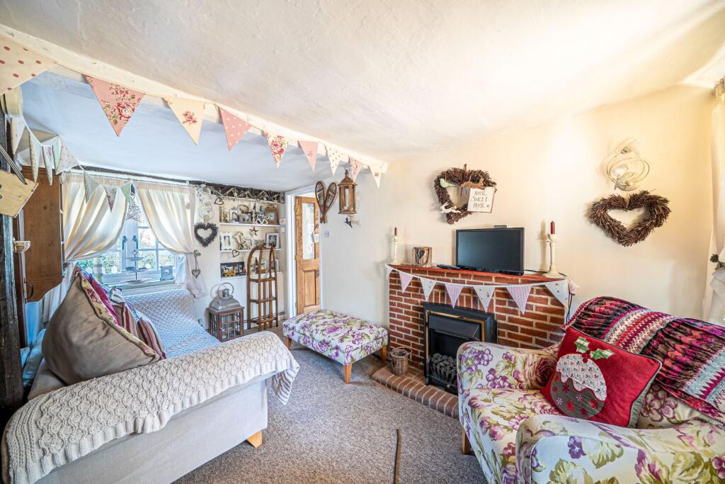 Dormouse Cottage, 144 High Street, Burbage, SN8 3AB photo 3