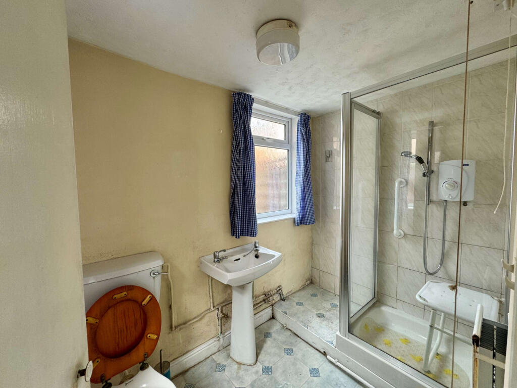 House in Hull - View 5
