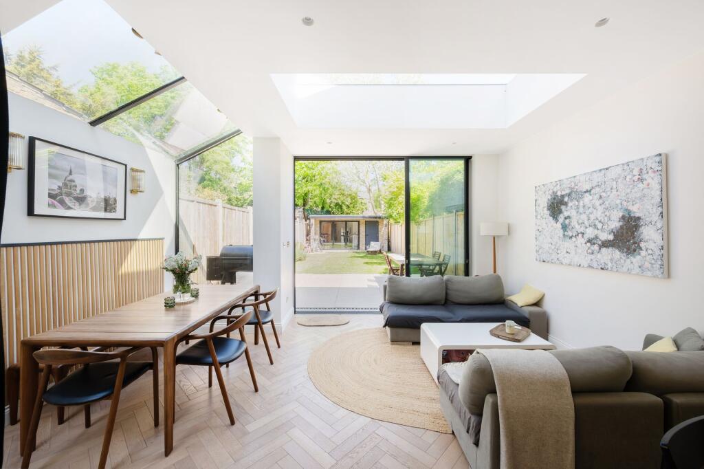 House in London - View 3