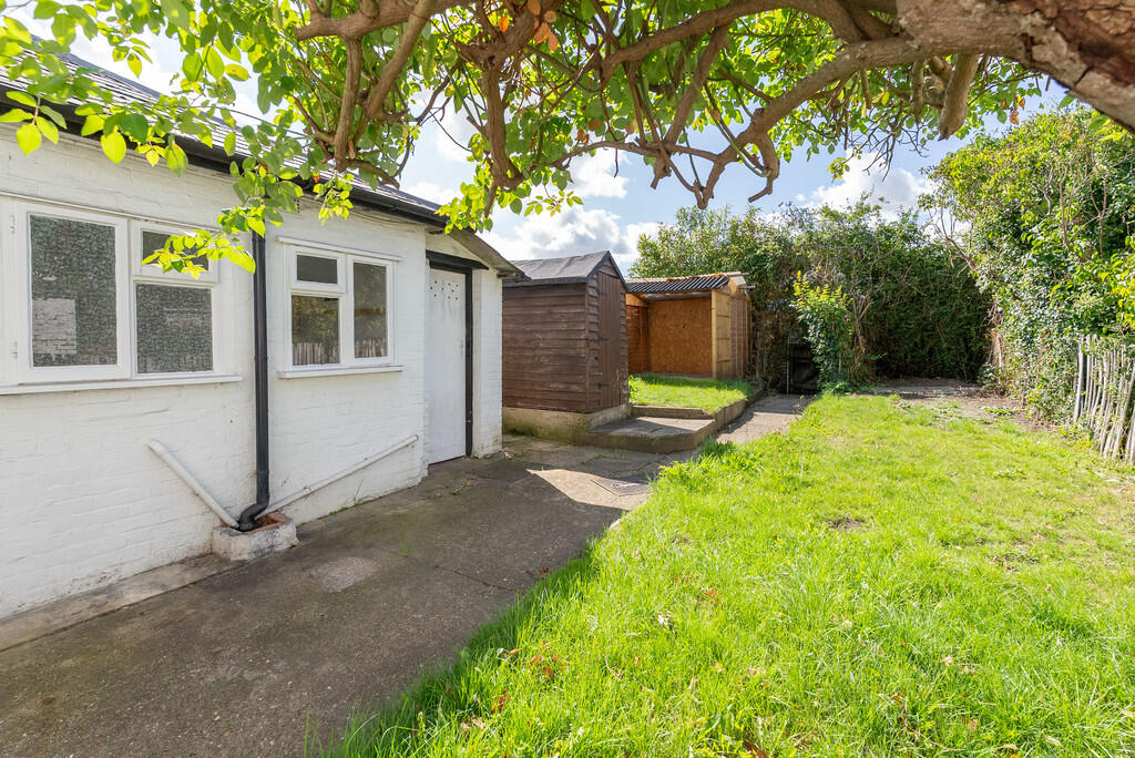 Howard Road, Dorking photo 3