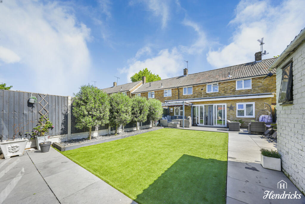 Whitmore Way, Basildon, SS14 3 photo 2