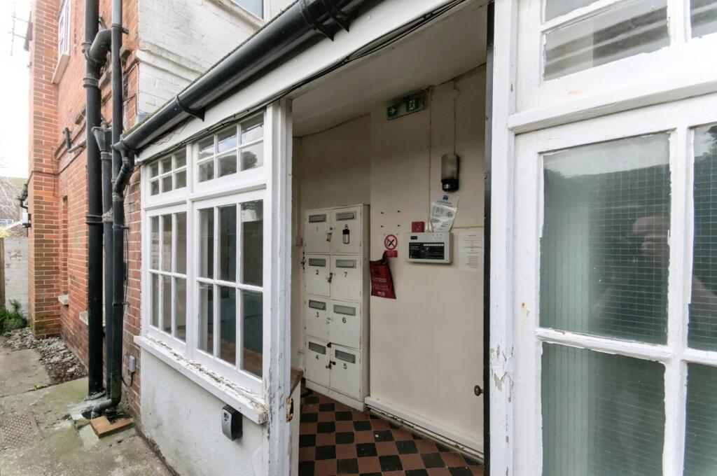 Apartment in Eastbourne, East Sussex - View 2