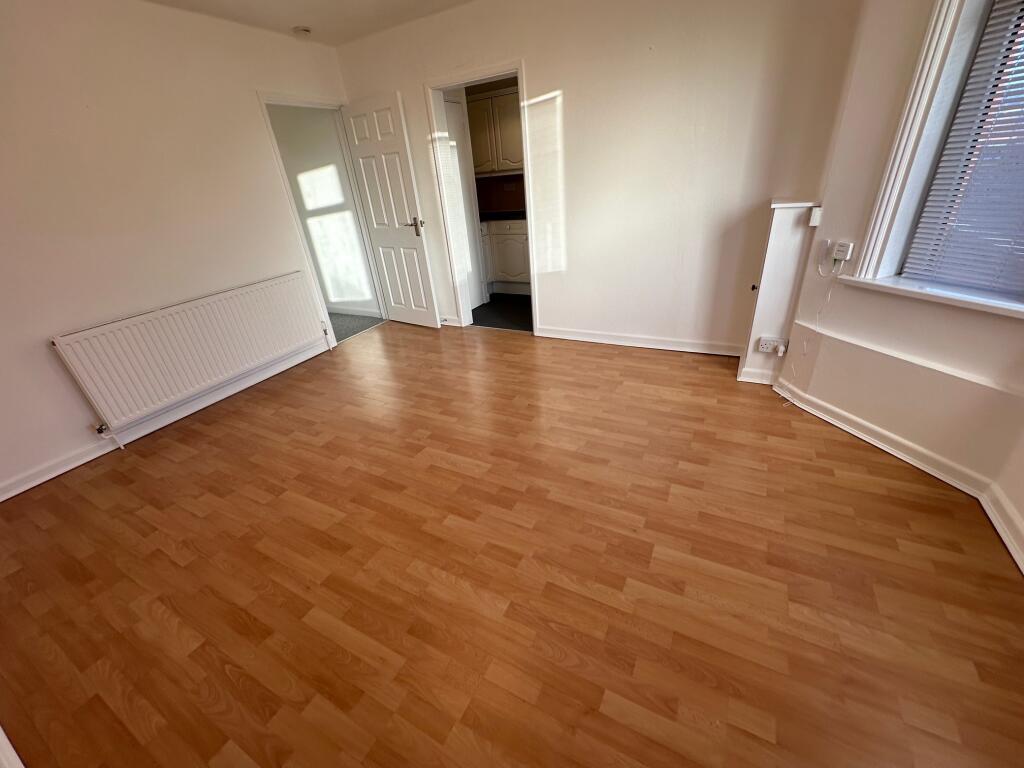 Apartment in Bournemouth, Moordown - View 2