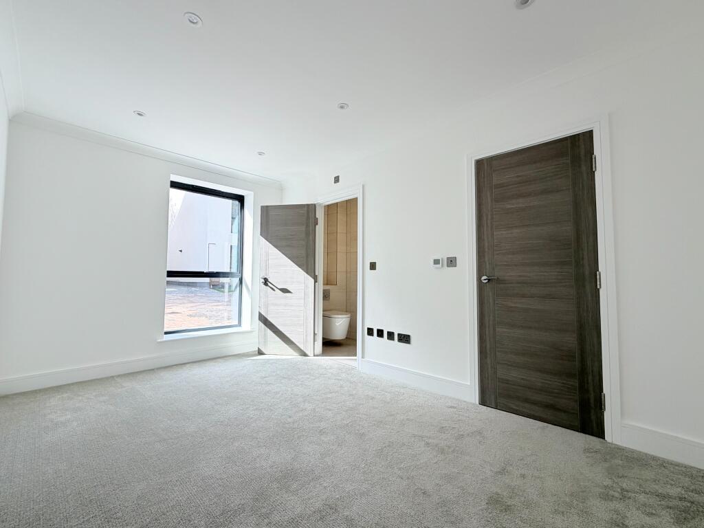 Apartment in Winchester, Lower Stanmore - View 5