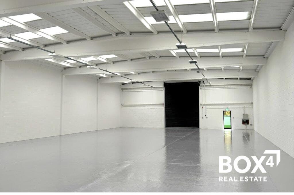 7and 8 Stakehill Int 2.jpeg