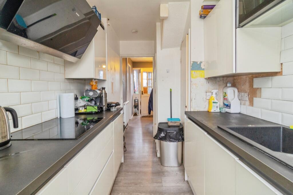 House in Houghton Regis, Tithe Farm, Woodside Estate - View 4