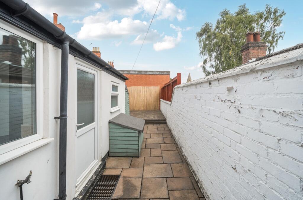 House in Lincoln - View 4