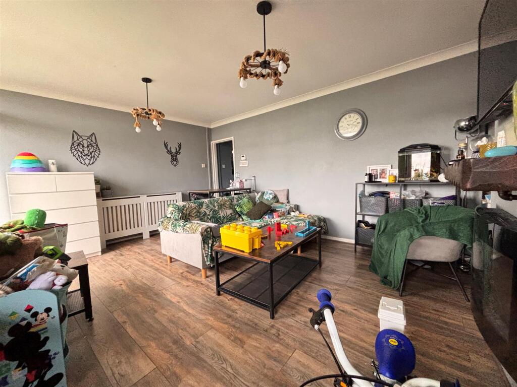 Apartment in Solihull, Kingshurst - View 2