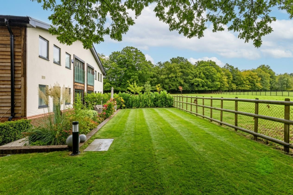House in Slough - View 3
