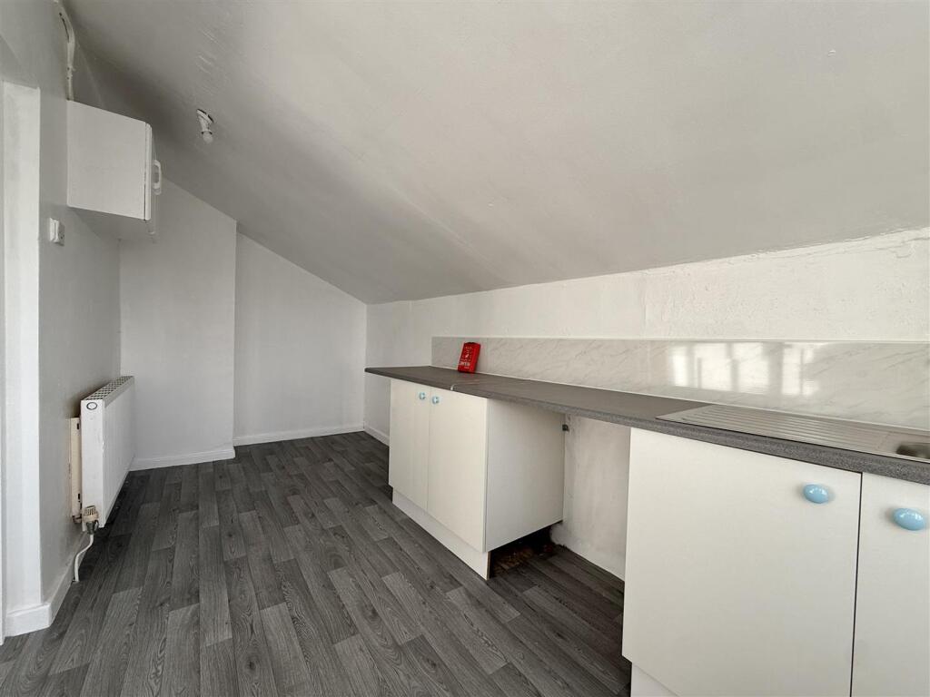 Apartment in Bolton, Moses Gate - View 4
