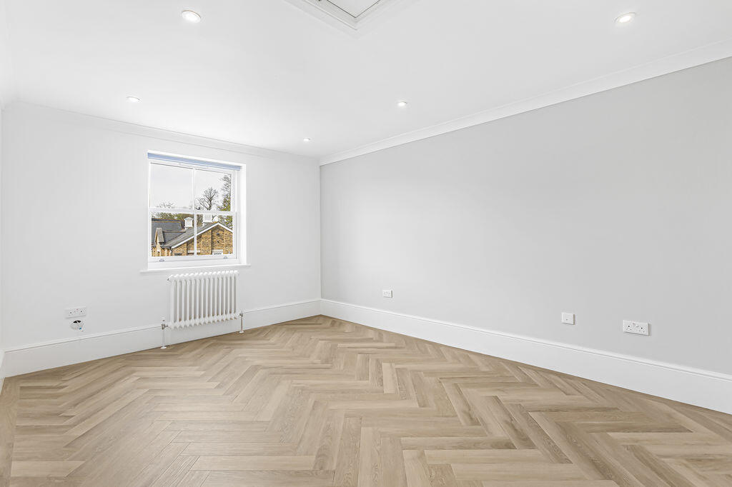 House in Broxbourne, Hertfordshire - View 5