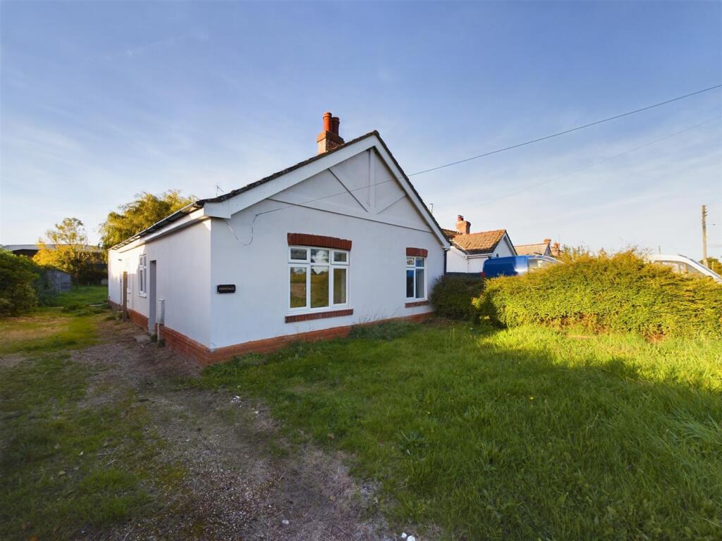 3-bed bungalow on Hubberts Bridge Road, Kirton Holme, £255,000