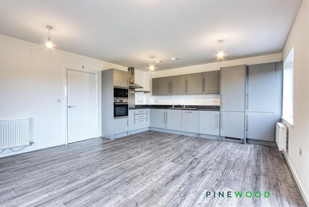 Laver Drive, Chesterfield, S41 photo 3