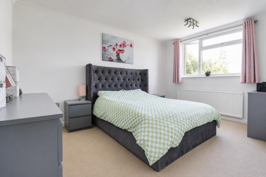 Apartment in Southend-on-Sea - View 4
