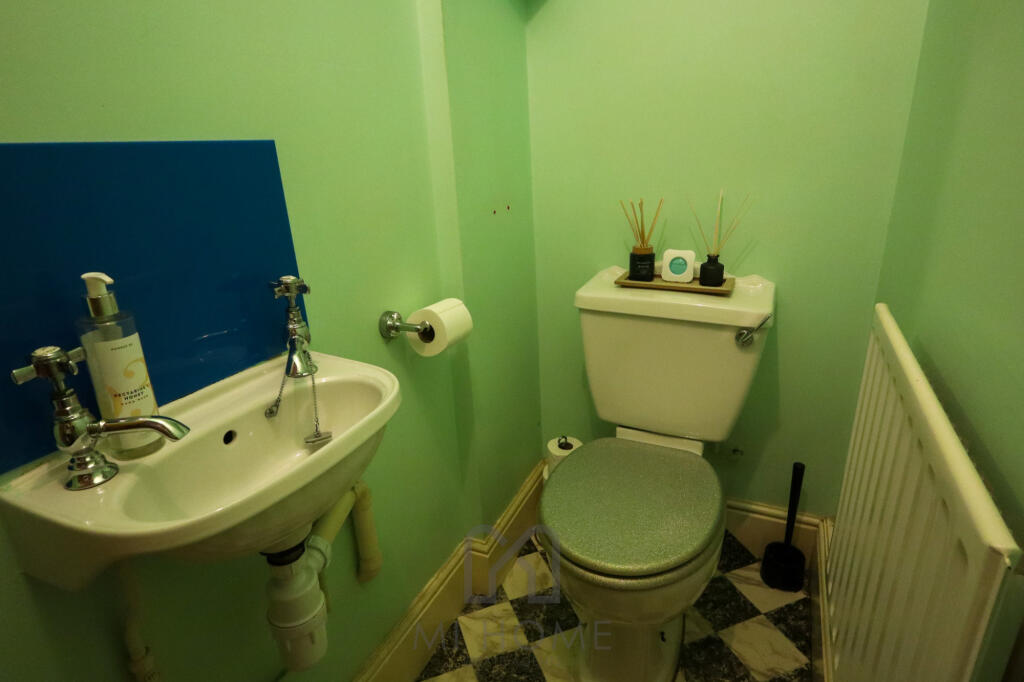 House in Fylde, Freckleton - More