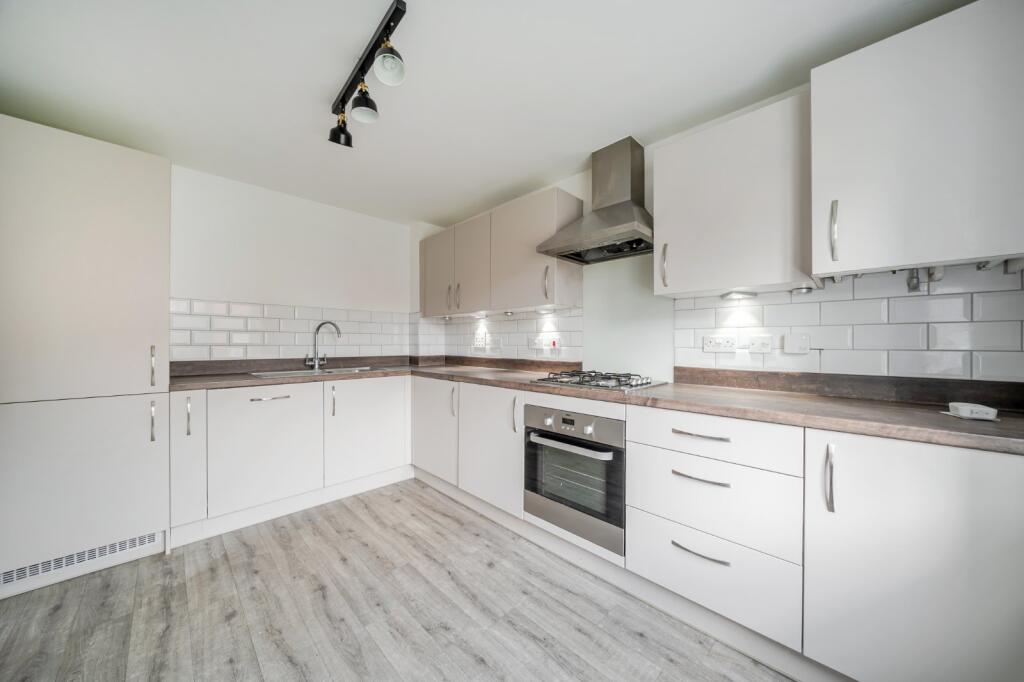 Heron Crescent, Cotgrave, Nottingham, Nottinghamshire, NG12 photo 2