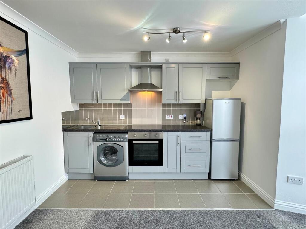 Apartment in Truro - View 4