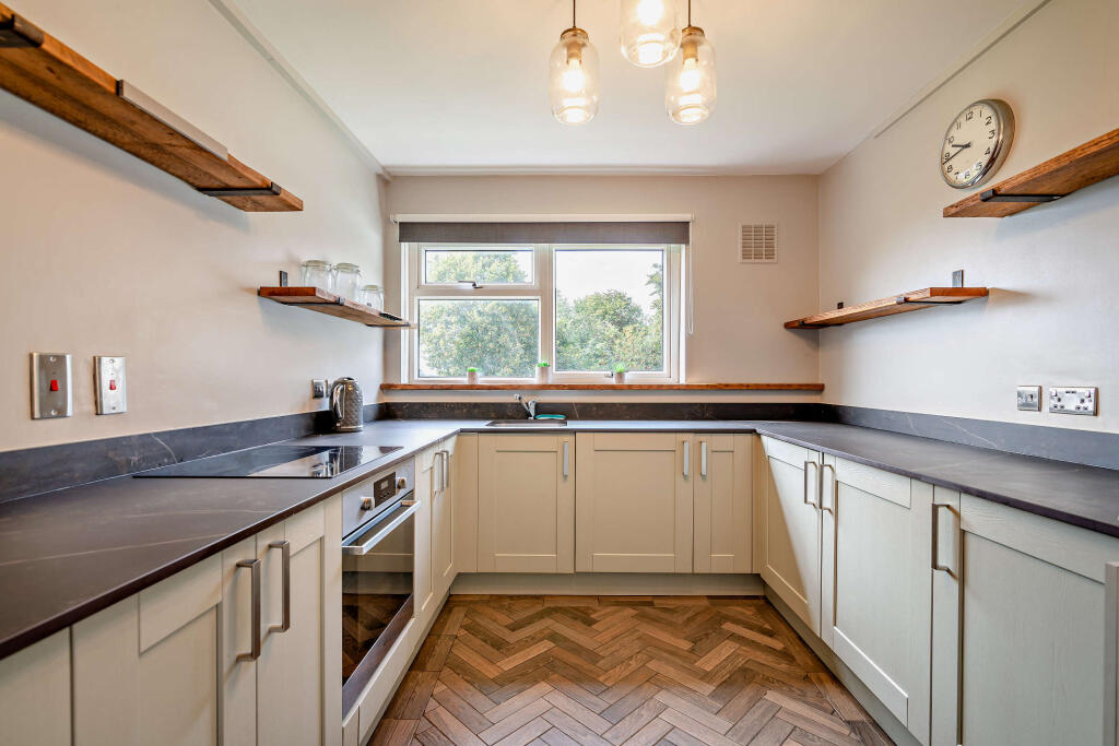 Apartment in Leeds - View 3