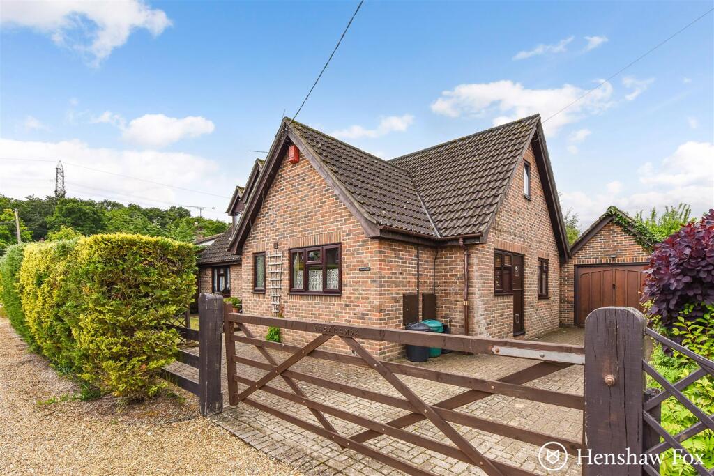 3-bed detached on Bolhinton Avenue, Marchwood, Hampshire, £500,000