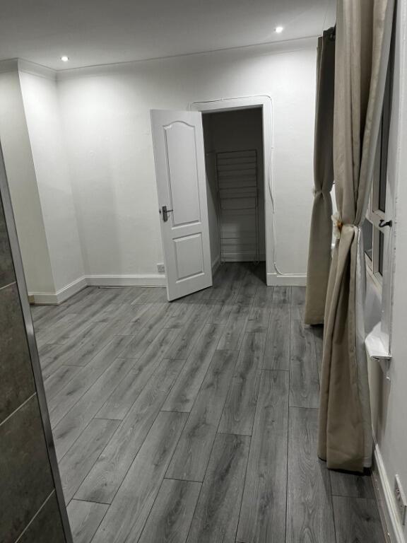 Apartment in Motherwell, North Lanarkshire - View 2