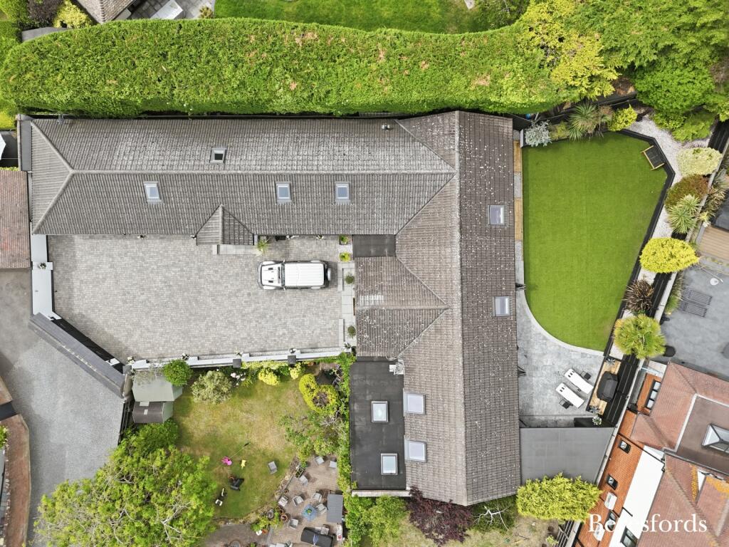 Main image of property: High Road, Rayleigh, SS6