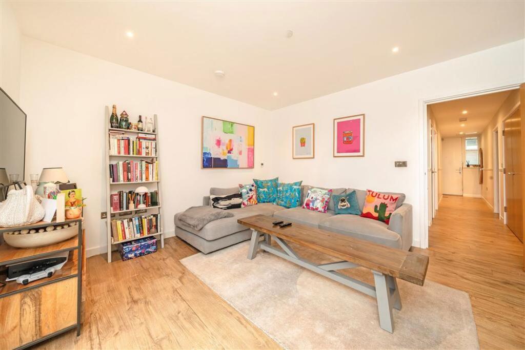 Apartment in London - More