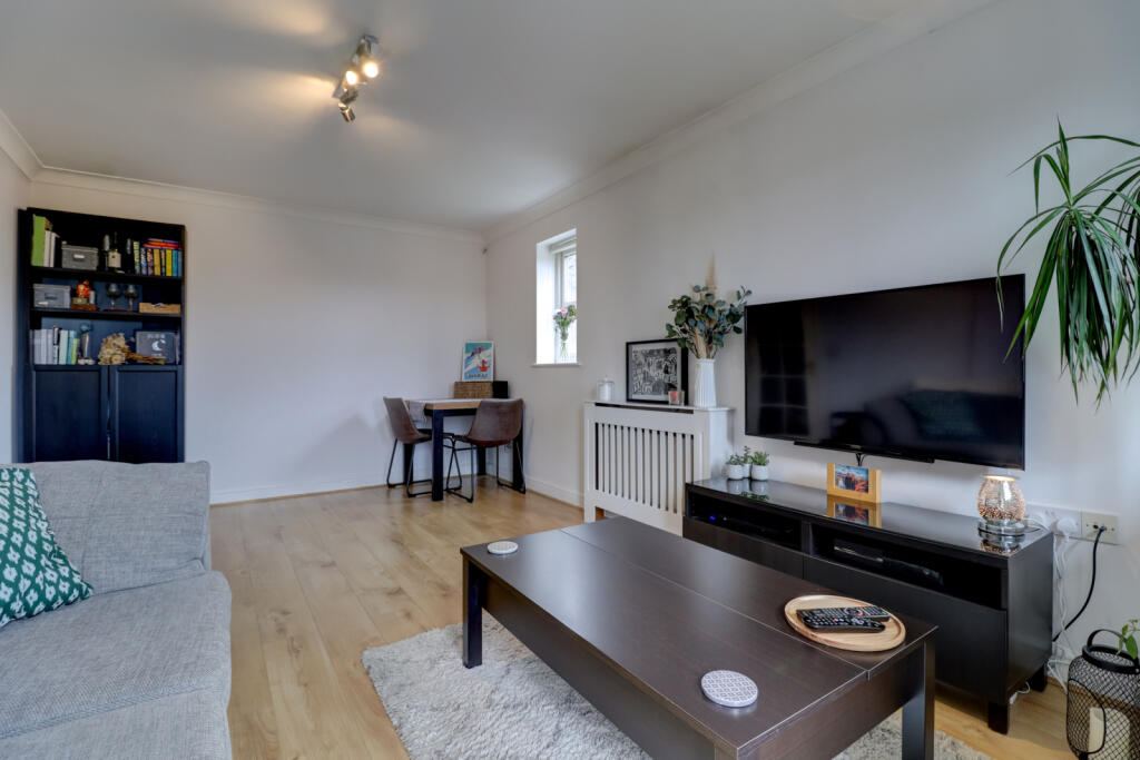 Apartment in Widmer End, Hazlemere - View 2