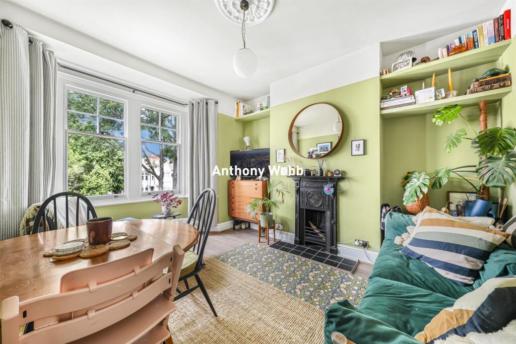 Main image of property: Park Avenue, Palmers Green, N13