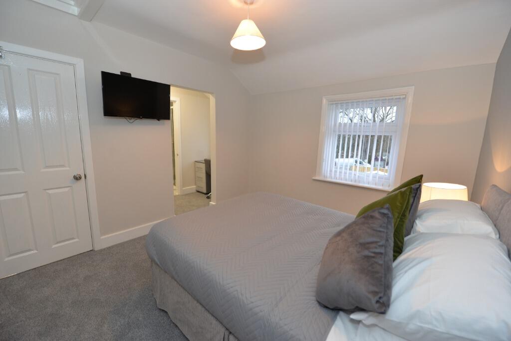 House in Southampton, Hollybrook - View 2