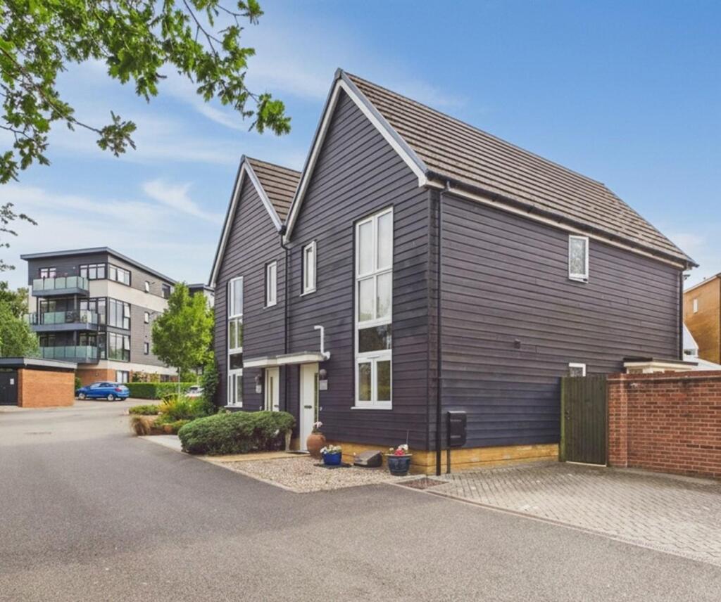 2-bed semi-detached on Campion Close, Ashford TN25 4FD, £325,000