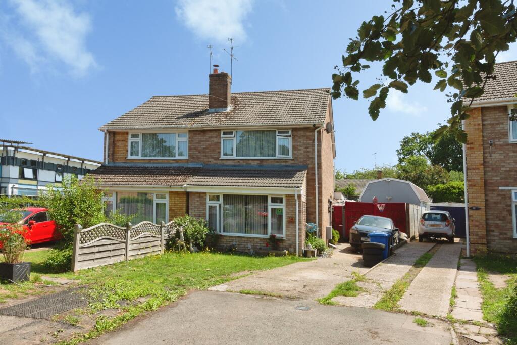 Main image of property: Oakwood, Fleet, GU52