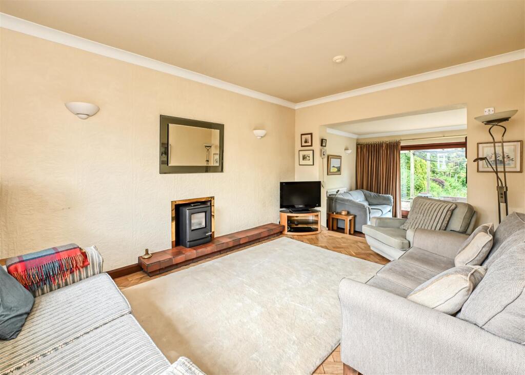2 Westfield Grove, Finchfield, Wolverhampton, WV3 8EX - View 2