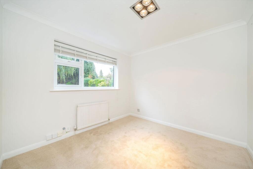 House in Kingston upon Thames - More