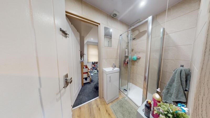 6 bedroom terraced house for rent