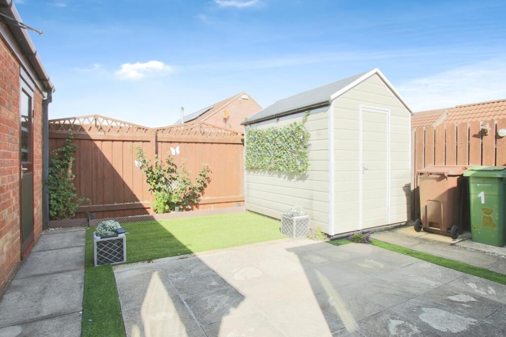 1, Hunter Close, Preston, Hull,  HU12 8XD photo 3