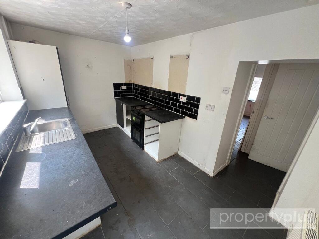 House in Rhondda Cynon Taff, Pen-y-graig - View 4