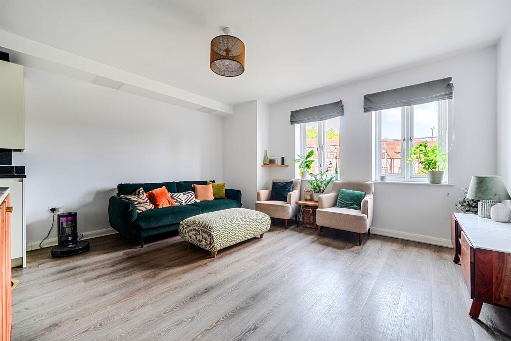 Apartment in Slough, Taplow - View 4