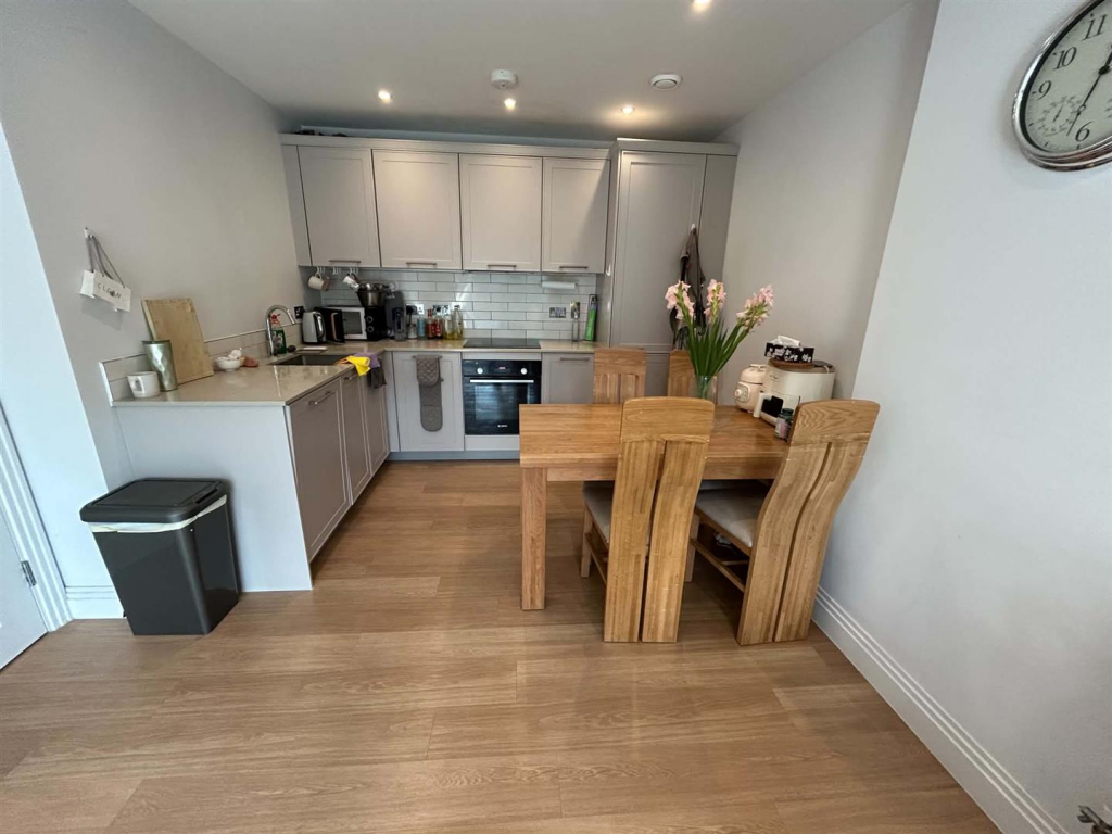 Apartment in Reading - More