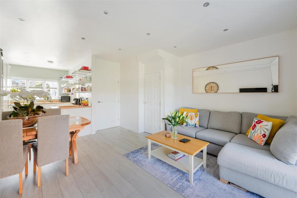 Lintons Lane, Epsom, KT17 photo 3