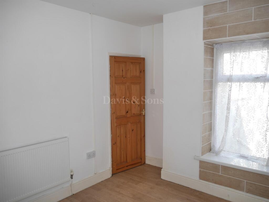 Apartment in Newport, Ynysddu - View 3