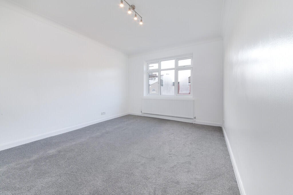 House in London, Scotch Estate, West Green - More