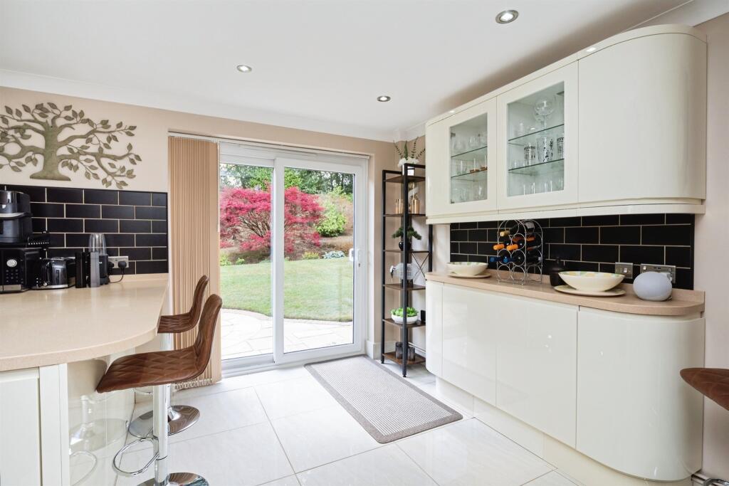 House in Wealden, Crowborough - More